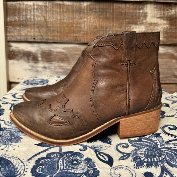 🍁NEW🍁 VOLATILE Drexel Leather Western Booties - Picture 4 of 11